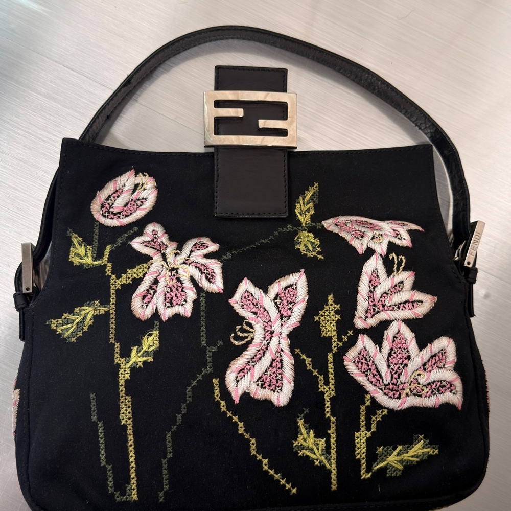 RARE EMBROIDERED FENDI BAGUETTE - Picture 3 of 8